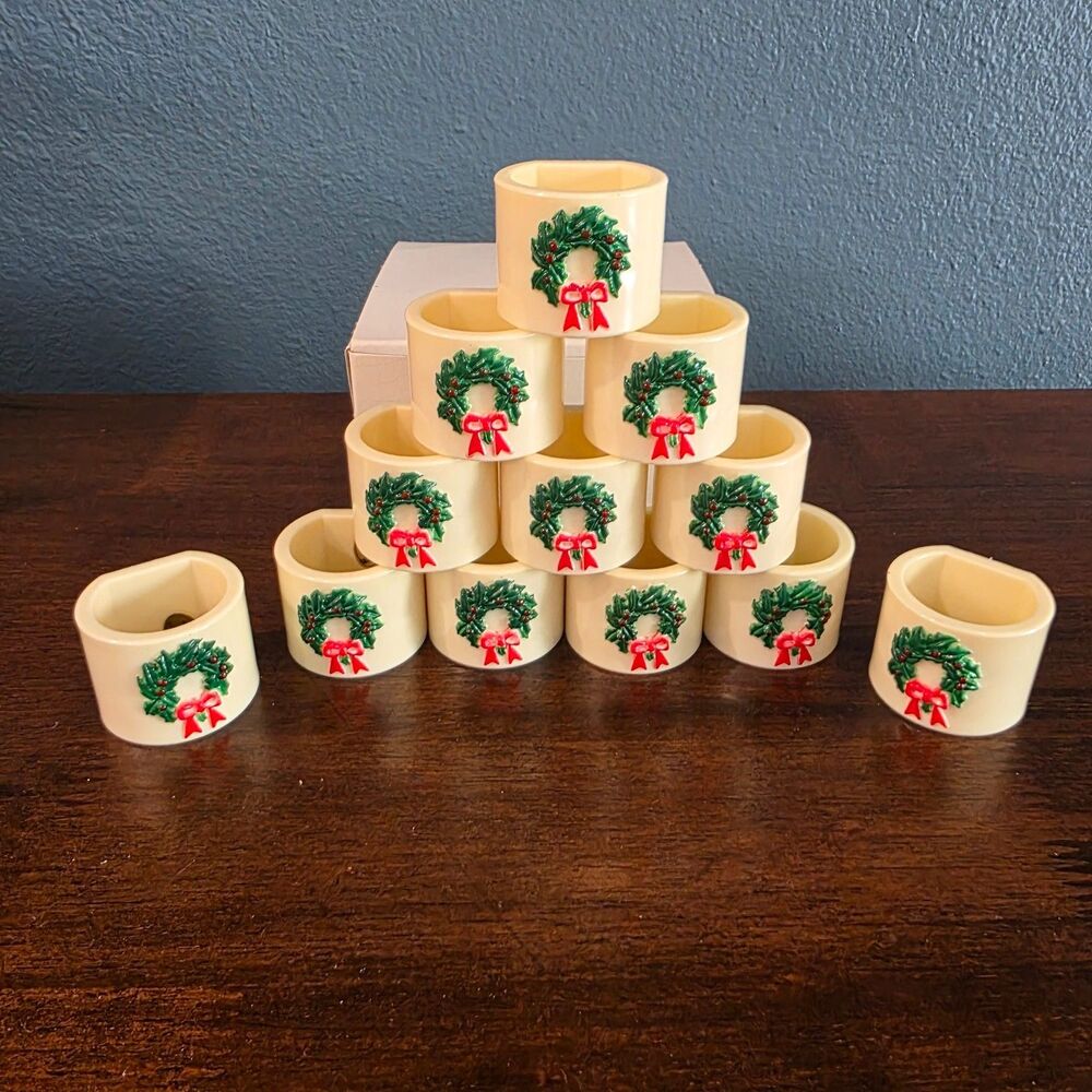 VTG Christmas Napkin Holders Melamine Holly Wreath Made In Hong Kong Set of 12